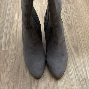 NWOT Tall Gray boots. Size 5.5